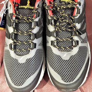 NWT Mens Working shoes 10.5 GOODYEAR Black Red Grip soles